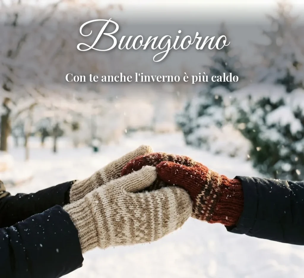 Mani di coppia con guanti di lana nella neve