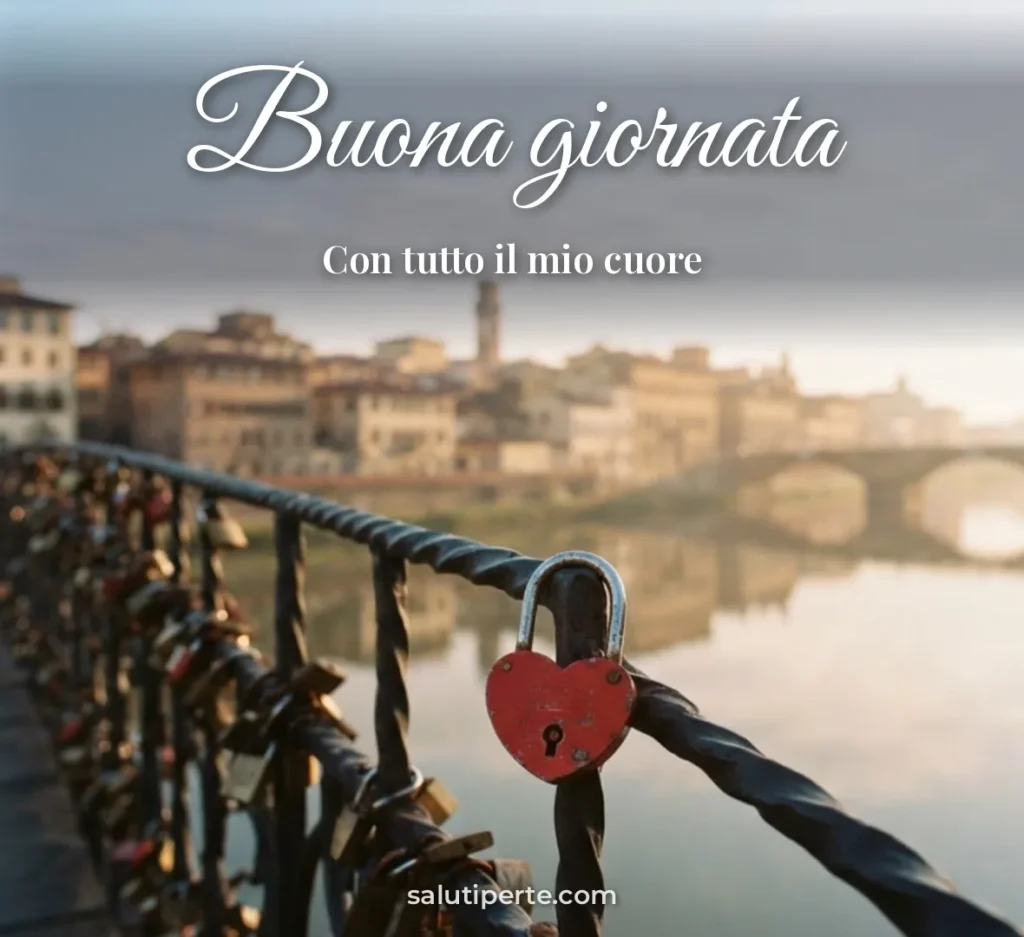 Lucchetto a cuore su un ponte
