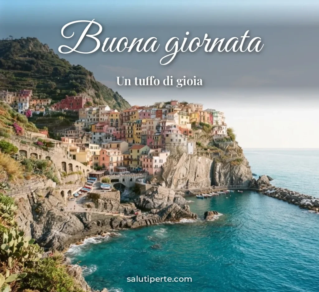 Mare azzurro e costa italiana