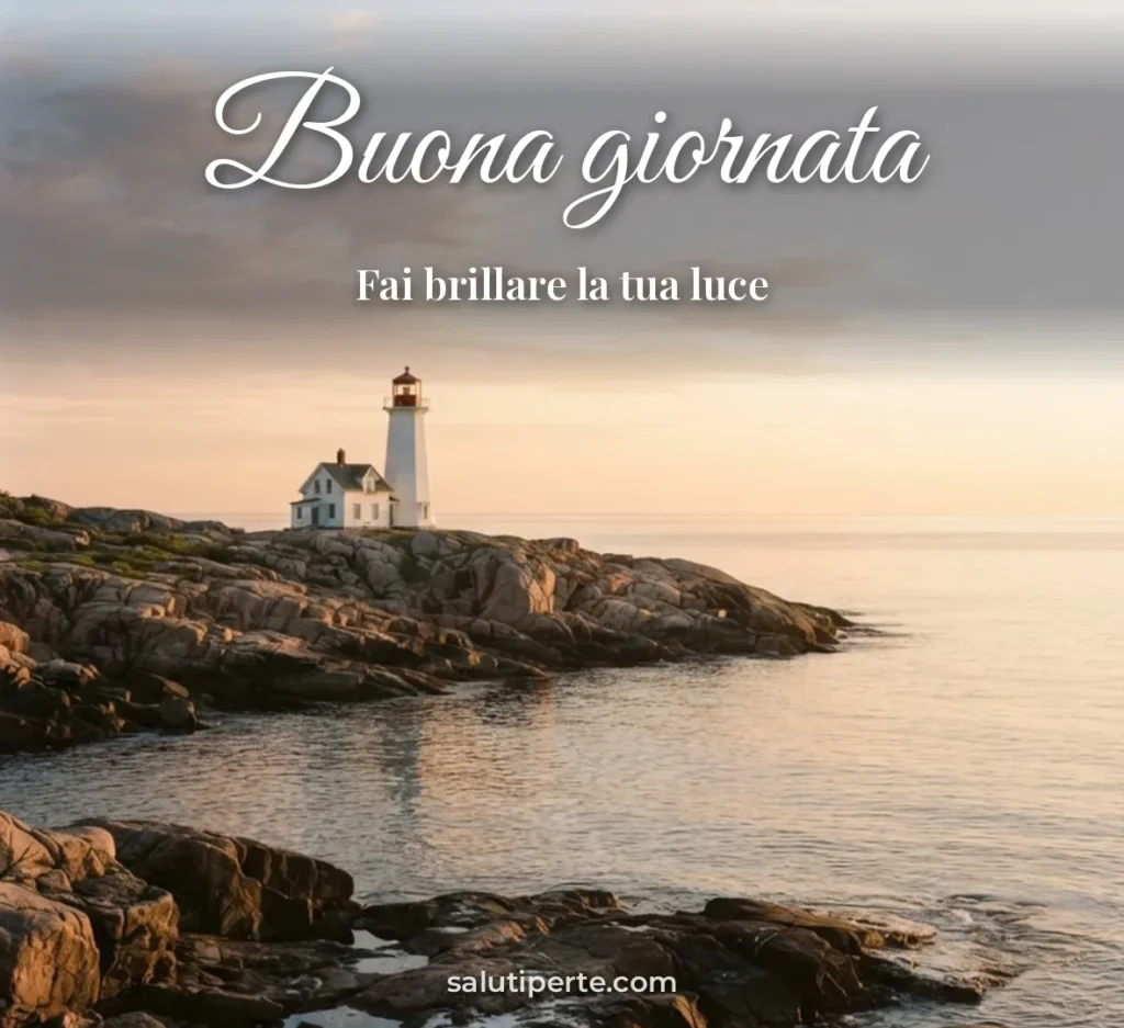 Faro sul mare al mattino