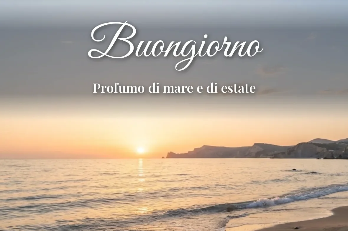 Spiaggia italiana all'alba
