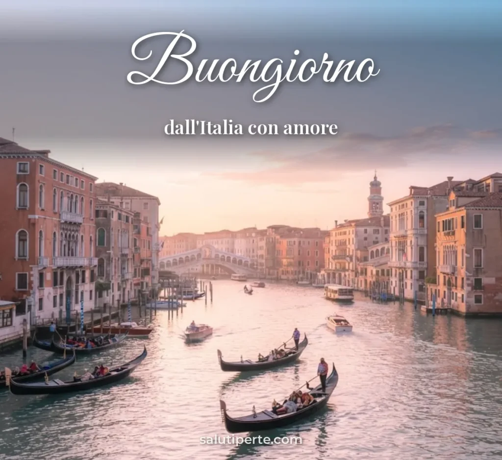 Venezia all'alba con le gondole