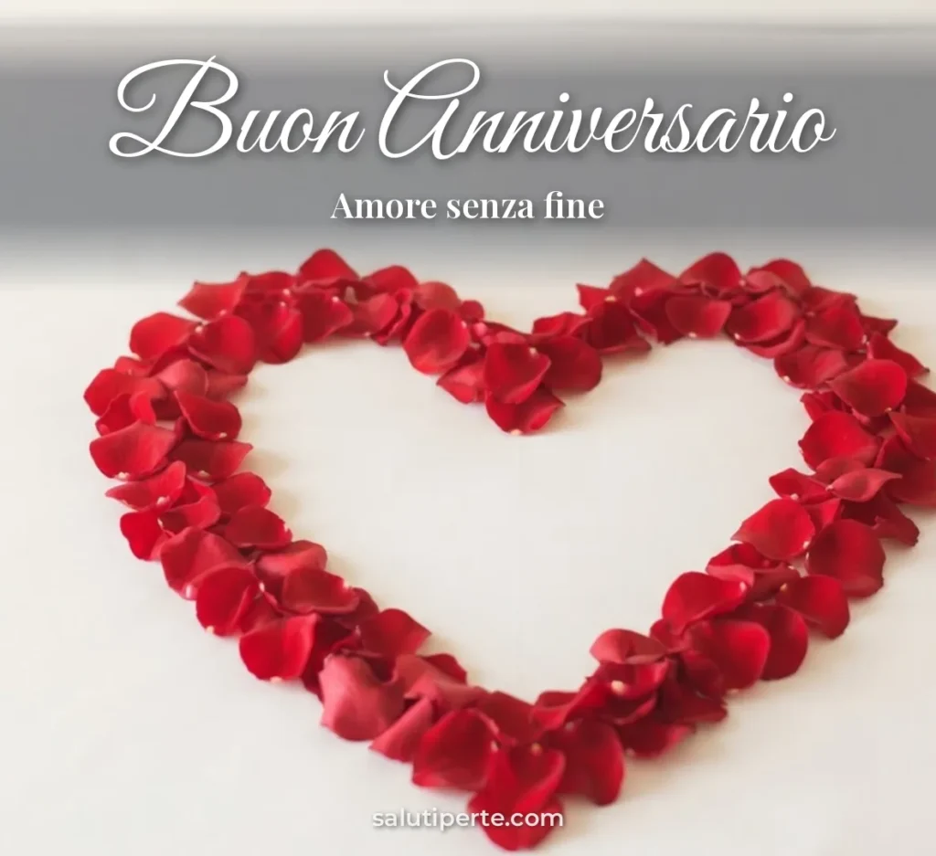Cuore di petali di rosa